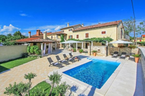 Villa Maria Tereza, exquisite villa, massage pool in a gorgeous garden